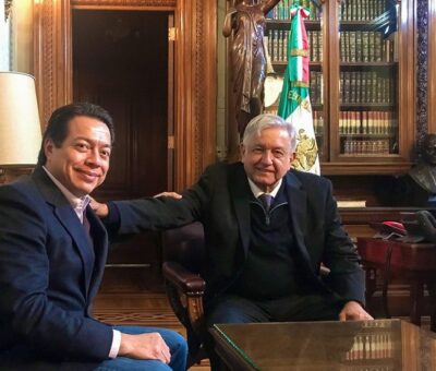JORGE GALINDO |FRANCESCO MANETTO 24 ABR 2021 - 21:38 CDT Andrés Manuel López Obrador durante una reunión con Mario Delgado en 2018.CUARTOSCURO