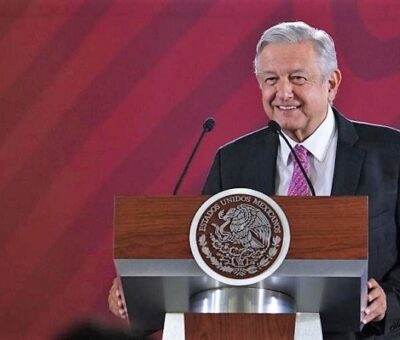 López Obrador, en Palacio Nacional, aseveró que en la aplicación del biológico no hay influyentismo y se le dio prioridad al sector más vulnerable que son los adultos mayores de más de 60 años. (Presidencia de la República)