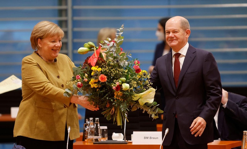 El socialdemócrata Olaf Scholz fue elegido canciller federal de Alemania tras un prodigioso ascenso que hace seis meses pocos creían posible y desde su posición de segundo en la última gran coalición de Angela Merkel. (EFE)