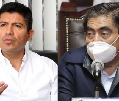Se confrontan Barbosa y Rivera por concesión de pendones y espacios públicos. Foto: Julio César Martínez y Gobierno de Puebla
