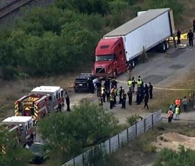 Los cuerpos de 42 personas fueron encontrados al interior de un camión-tráiler en San Antonio, Texas. (Fotos: Twitter y AP)