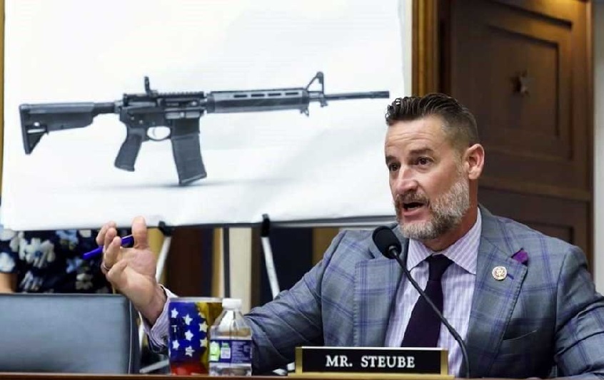 La Cámara de Representantes de Estados Unidos aprobó este viernes una ley para reactivar la prohibición de las armas semiautomáticas. (Especial)