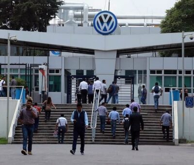 Trabajadores de VW México rechazaron el acuerdo salarial de la empresa. Crédito: Rafael Durán