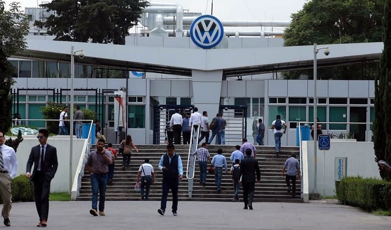 Trabajadores de VW México rechazaron el acuerdo salarial de la empresa. Crédito: Rafael Durán
