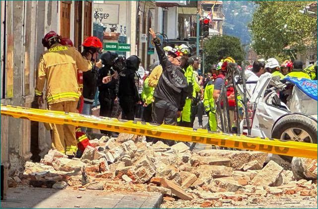 Al menos trece muertos y daños en edificaciones dejó un sismo de magnitud 6,5 que sacudió el sur de Ecuador y alcanzó a su vecino Perú, según un balance preliminar de autoridades. AFP