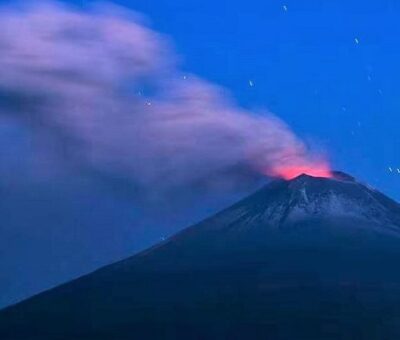 El volcán Popocatépetl visto desde la comunidad de Santiago Xalitzintla, el 25 de mayo. MARCO UGARTE (ASSOCIATED PRESS/LAPRESSE)