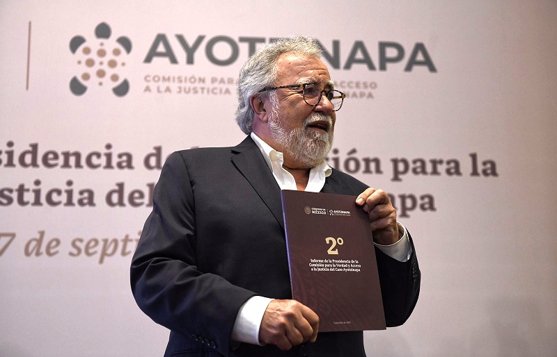 Encinas presenta informe del caso Ayotzinapa y presume 132 detenciones. El documento. Foto: Octavio Gómez