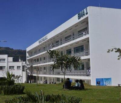 Con la inauguración de diferentes espacios educativos y la entrega de equipamiento en el Complejo Universitario de la Salud (CUS), con sede en Teziutlán.