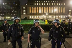 Policia de NY toma campus de la Universidad de Columbia. (AFP)