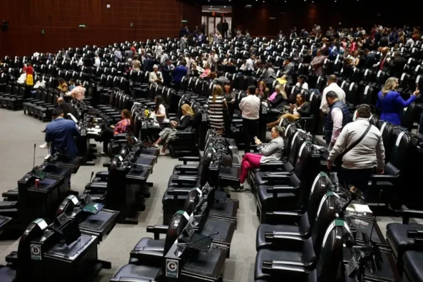 El Pleno de la Cámara de Diputados aprobó hoy en lo general las reformas a la Ley de Amparo, por 258 votos a favor y 213 en contra. Foto José Antonio López