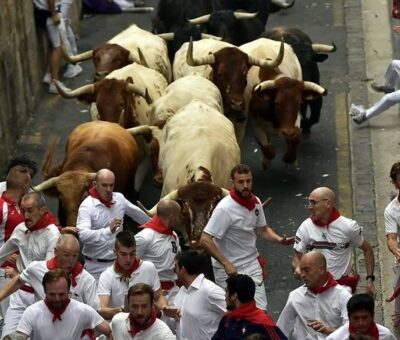 Autoridades de Pamplona, España, cancelaron por segundo año consecutivo las fiestas de San Fermín, conocidas por sus corridas de toros, debido a la pandemia de #Covid_19. Crédito: AP