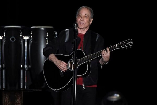 Paul Simon vende todas sus canciones a la editorial de Sony Paul Simon actúa durante la última parada de su gira 'Homeward Bound - The Farewell Tour', el 22 de septiembre de 2018, en Nueva York.EVAN AGOSTINI / AP