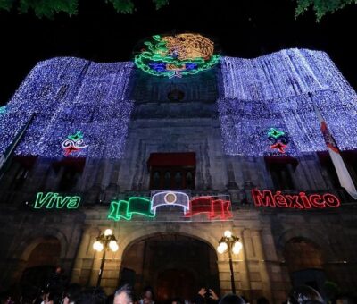 Puebla se ilumina con mil 700 adornos para el conmemorar las fiestas patrias (Especial)