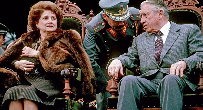 Una vez Pinochet en el cargo de jefe de la Junta de Gobierno, las ambiciones de su mujer comenzaban a materializarse, convirtiéndose en una verdadera meretriz todopoderosa. (Clarín)