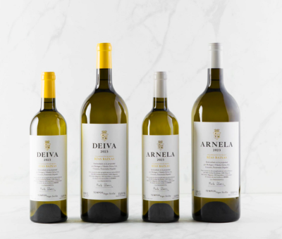 Botellas con los nuevos vinos que elaborará Vega Sicilia en Galicia.