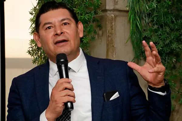 Armenta denuncia ante FGR extorsión de Arturo Rueda Foto Agencia Enfoque