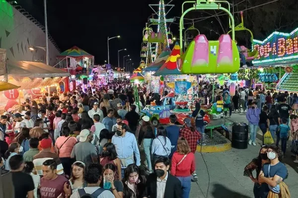 Como llegó, se fue, Feria Chalupera de Barbosa Sin pena ni gloria; La Feria de Puebla, el escaparate que perfiló a la entidad como grupo social regresivo. Foto / Agencia Enfoque