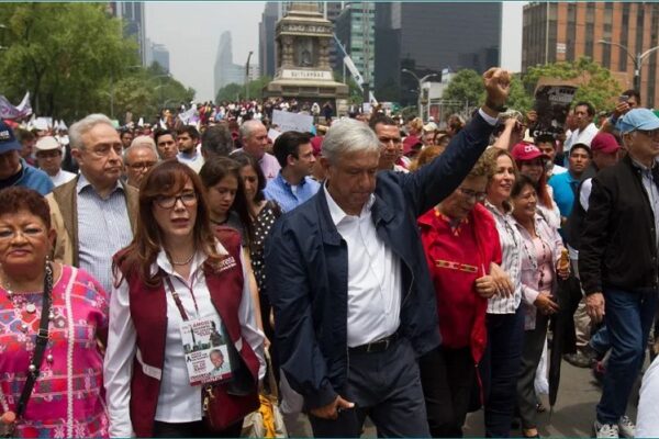 4T: ¡El Pueblo unido jamás será vencido! AMLO 1