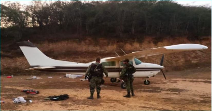 En los últimos 37 días, la Sedena y la Fuerza Aérea Mexicana (FAM) han asegurado tres aeronaves con más de una tonelada de droga. (Especial)