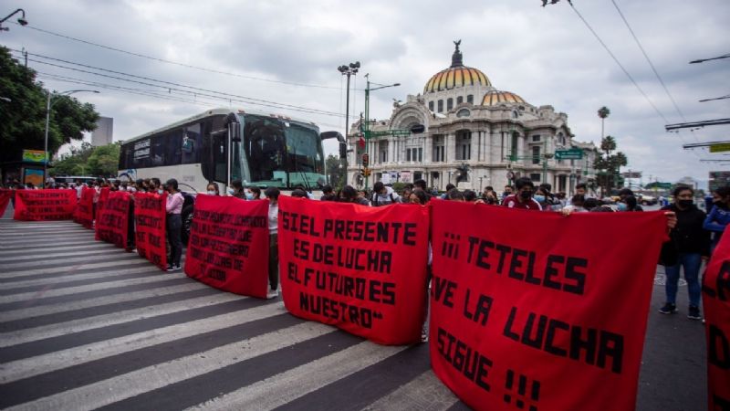 Manifestación de normalistas en la CDMX. Foto: Tomás Acosta Ordaz / Cuartoscuro